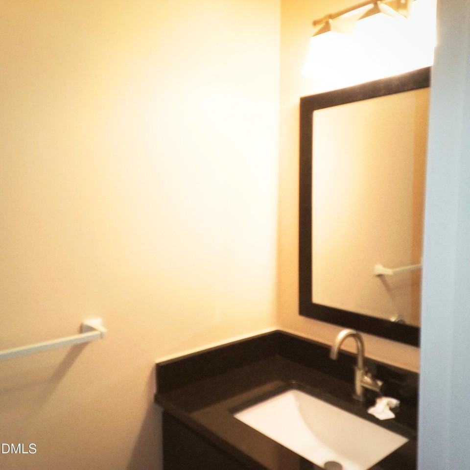 875 Martin Luther King Jr Blvd Apt 15 - Photo 4 of 21