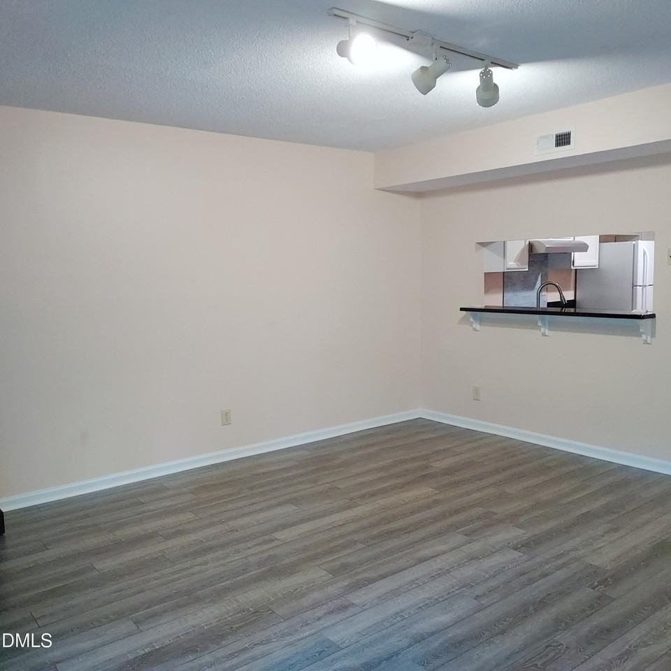 875 Martin Luther King Jr Blvd Apt 15 - Photo 7 of 21