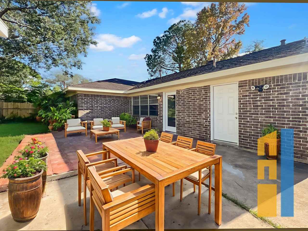 9206 Sharpview Dr #1 - Photo 4 of 26