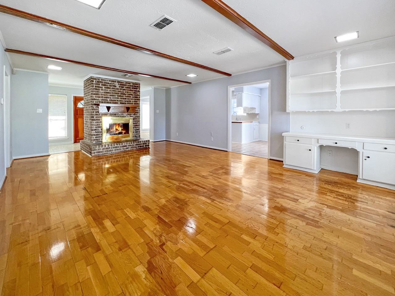 9206 Sharpview Dr #1 - Photo 5 of 26