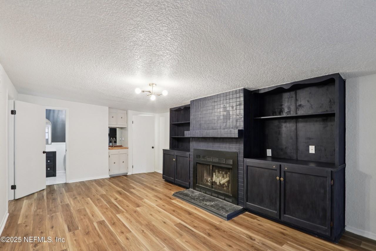 409 Sailfish Dr E - Photo 5 of 39