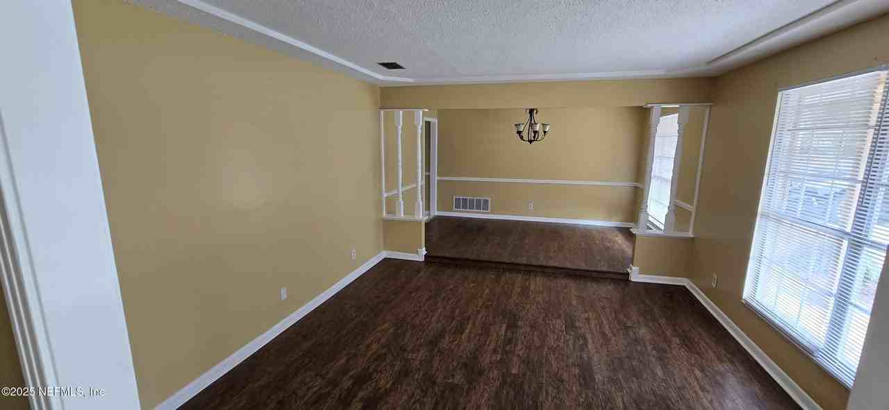 2314 Oakdale Dr E - Photo 7 of 36