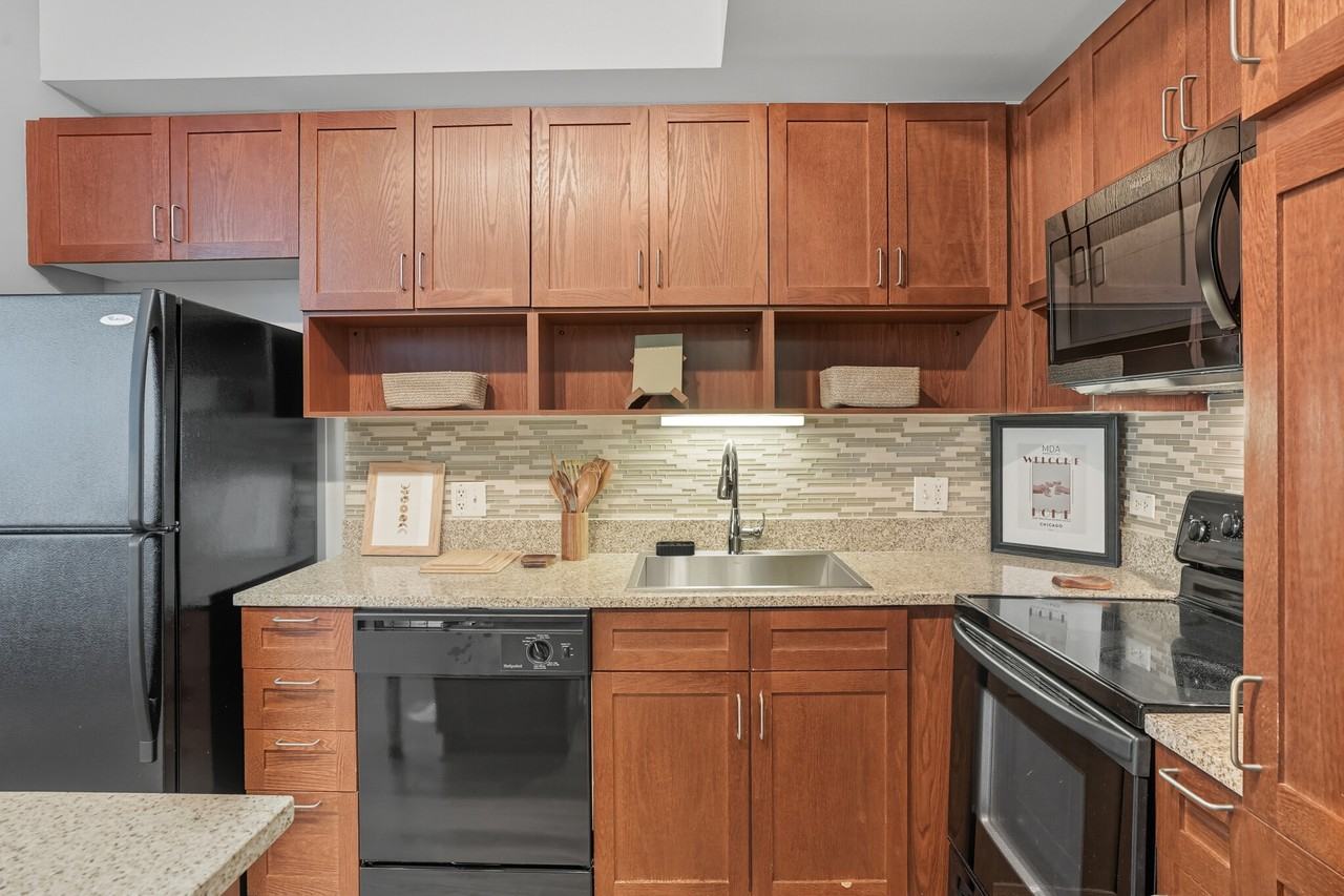 63 E Lake St - Photo 5 of 34