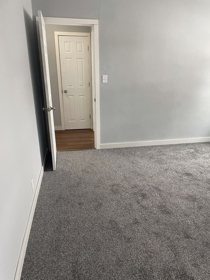 404 E 16th St #4 - Photo 2 of 7