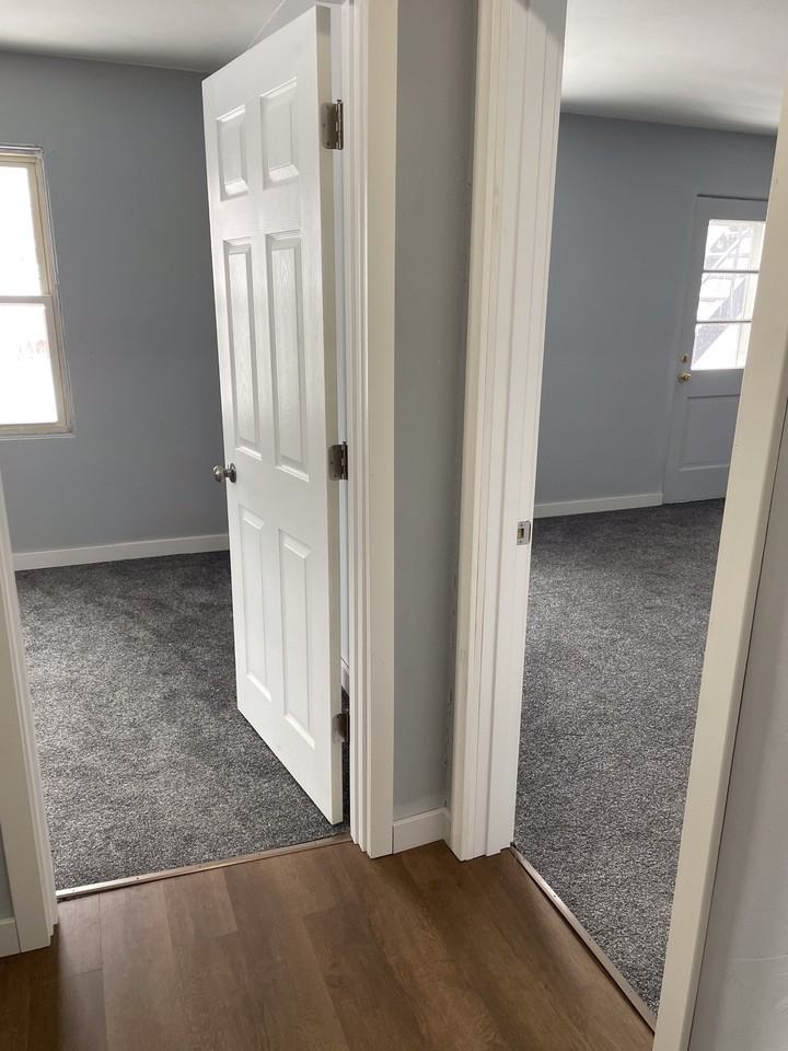 404 E 16th St #4 - Photo 3 of 7