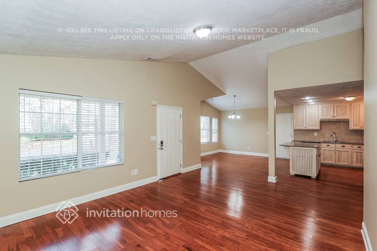 195 Hamilton Dr - Photo 3 of 17