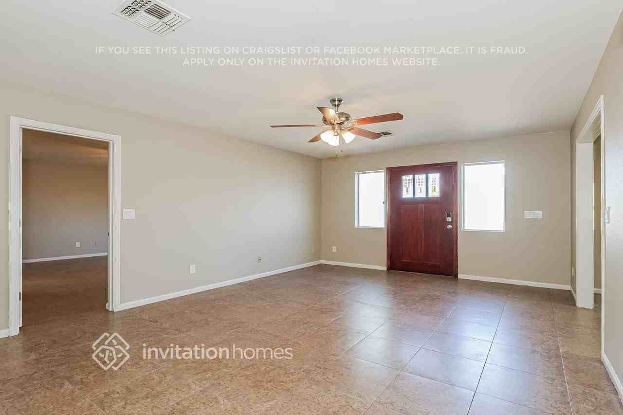 7501 W Whitton Ave - Photo 3 of 17