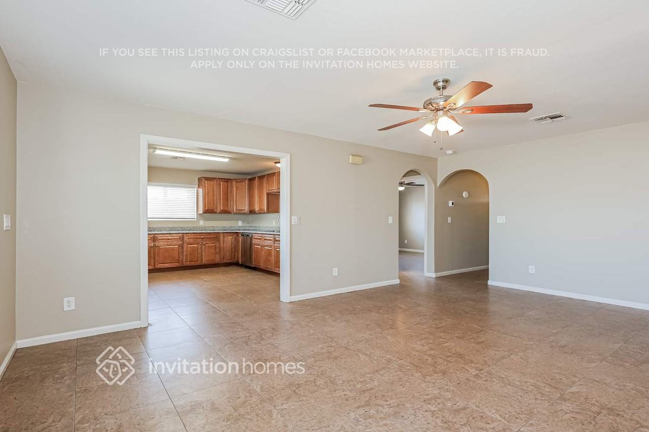 7501 W Whitton Ave - Photo 4 of 17