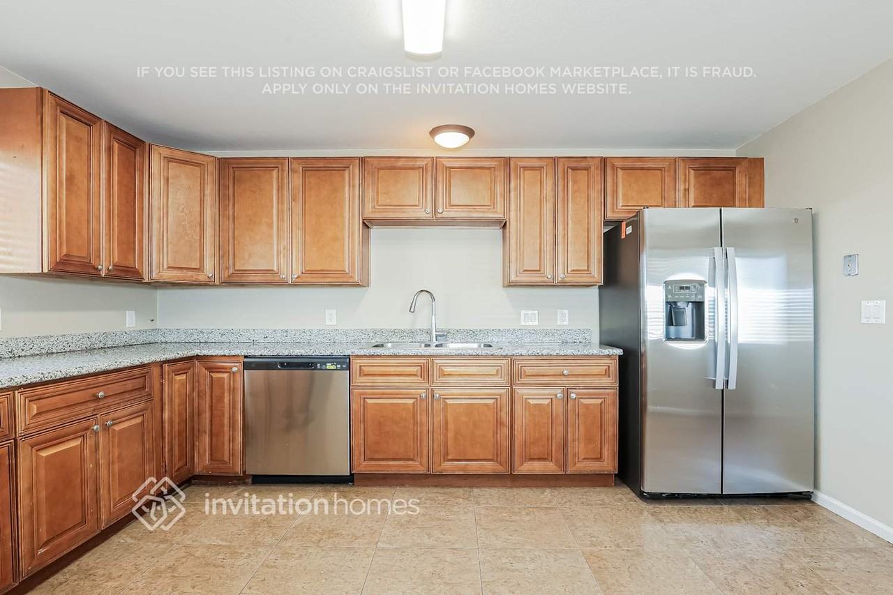 7501 W Whitton Ave - Photo 6 of 17