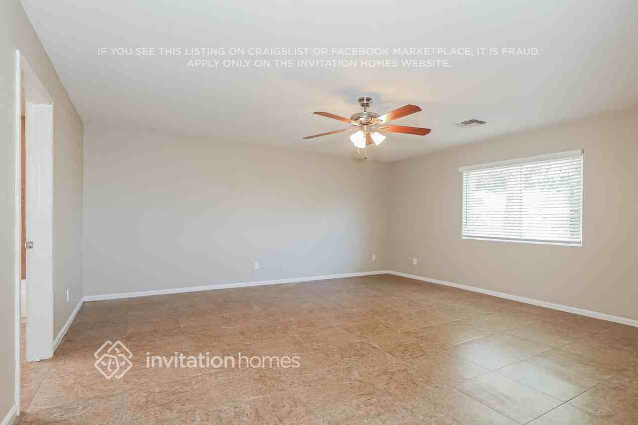 7501 W Whitton Ave - Photo 7 of 17