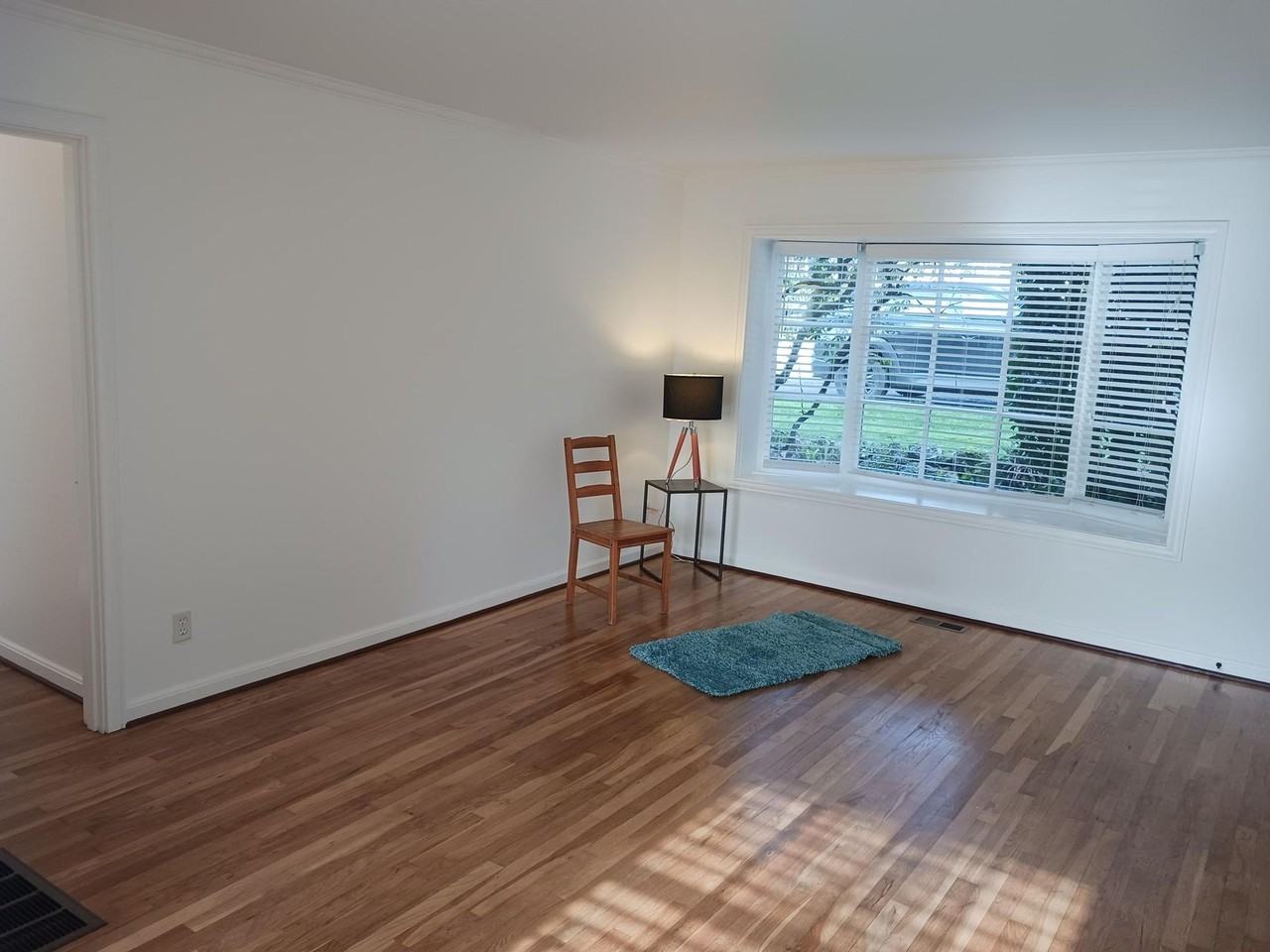 Broadmoor Manor - Photo 3 of 50