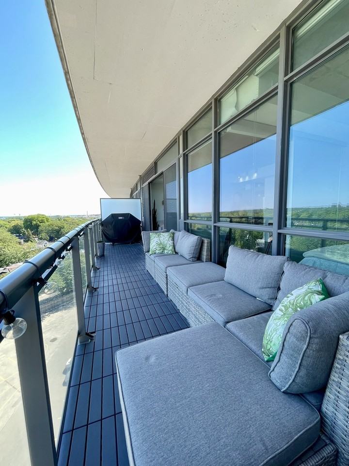 319 Carlaw Ave - Photo 2 of 11