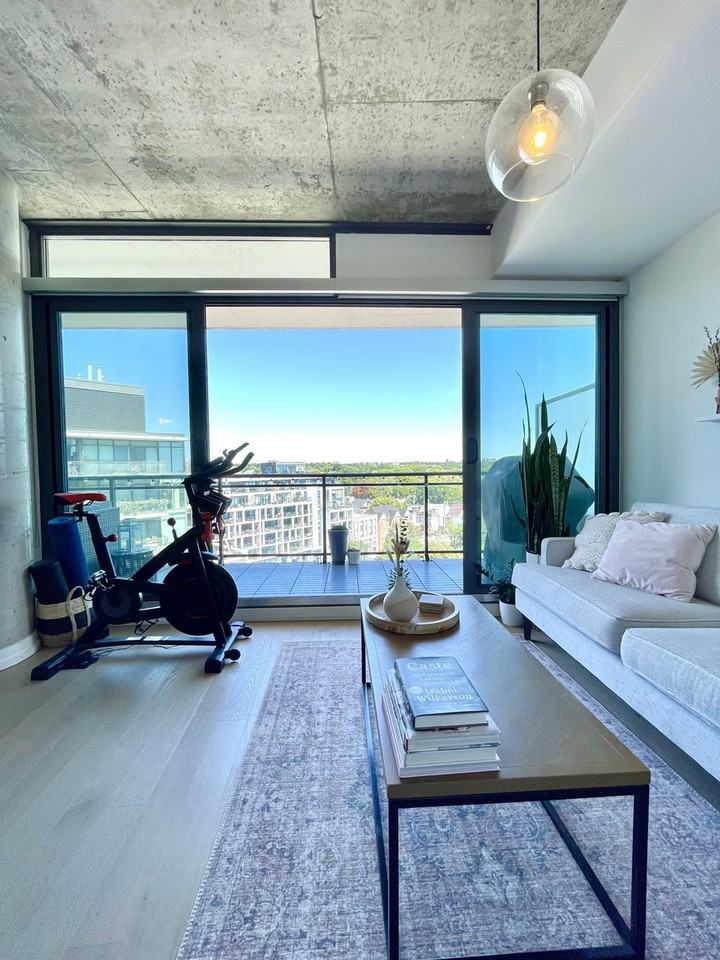 319 Carlaw Ave - Photo 4 of 11