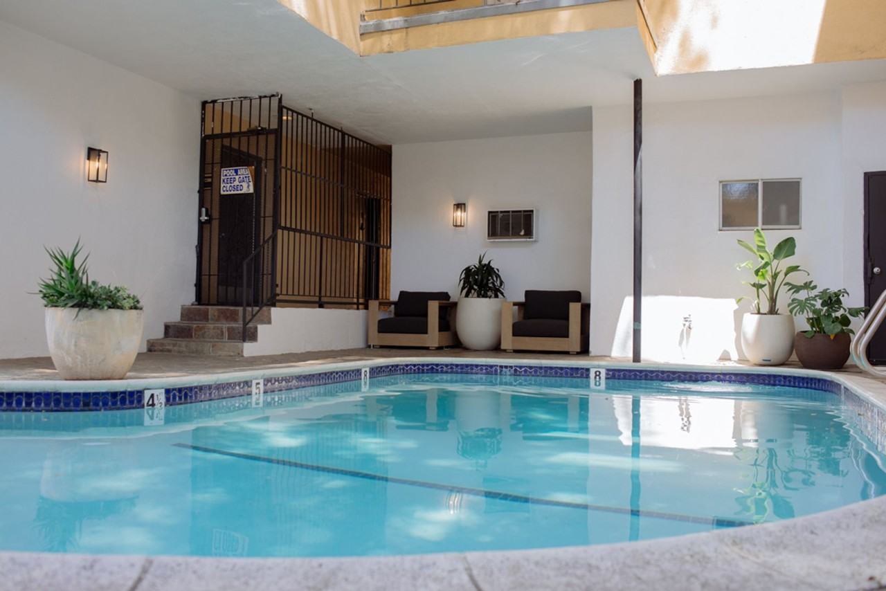 Hollywood Colony - Photo 6 of 18