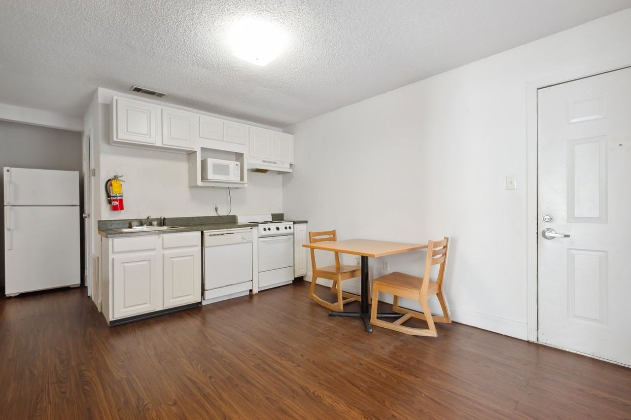 12220 Apache Avenue - Photo 5 of 36