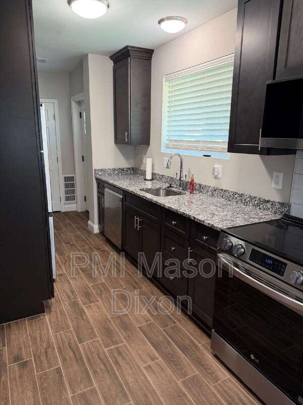 330 Compton Ave - Photo 4 of 21