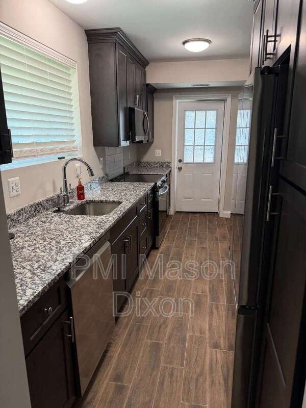 330 Compton Ave - Photo 6 of 21