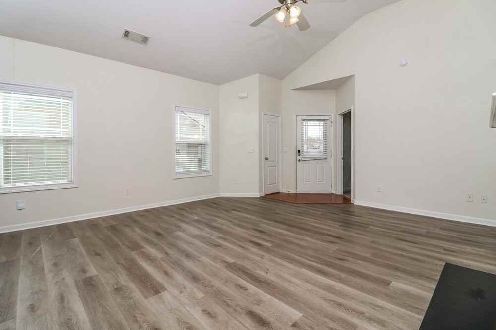 92 Majestic Dr - Photo 4 of 16