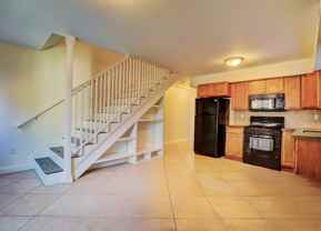 Three Bedroom Townhome within Walking Distance to USC! - Photo 1 of 1