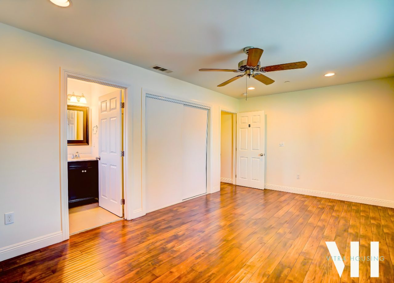 Three Bedroom Townhome within Walking Distance to USC! - Photo 3 of 8