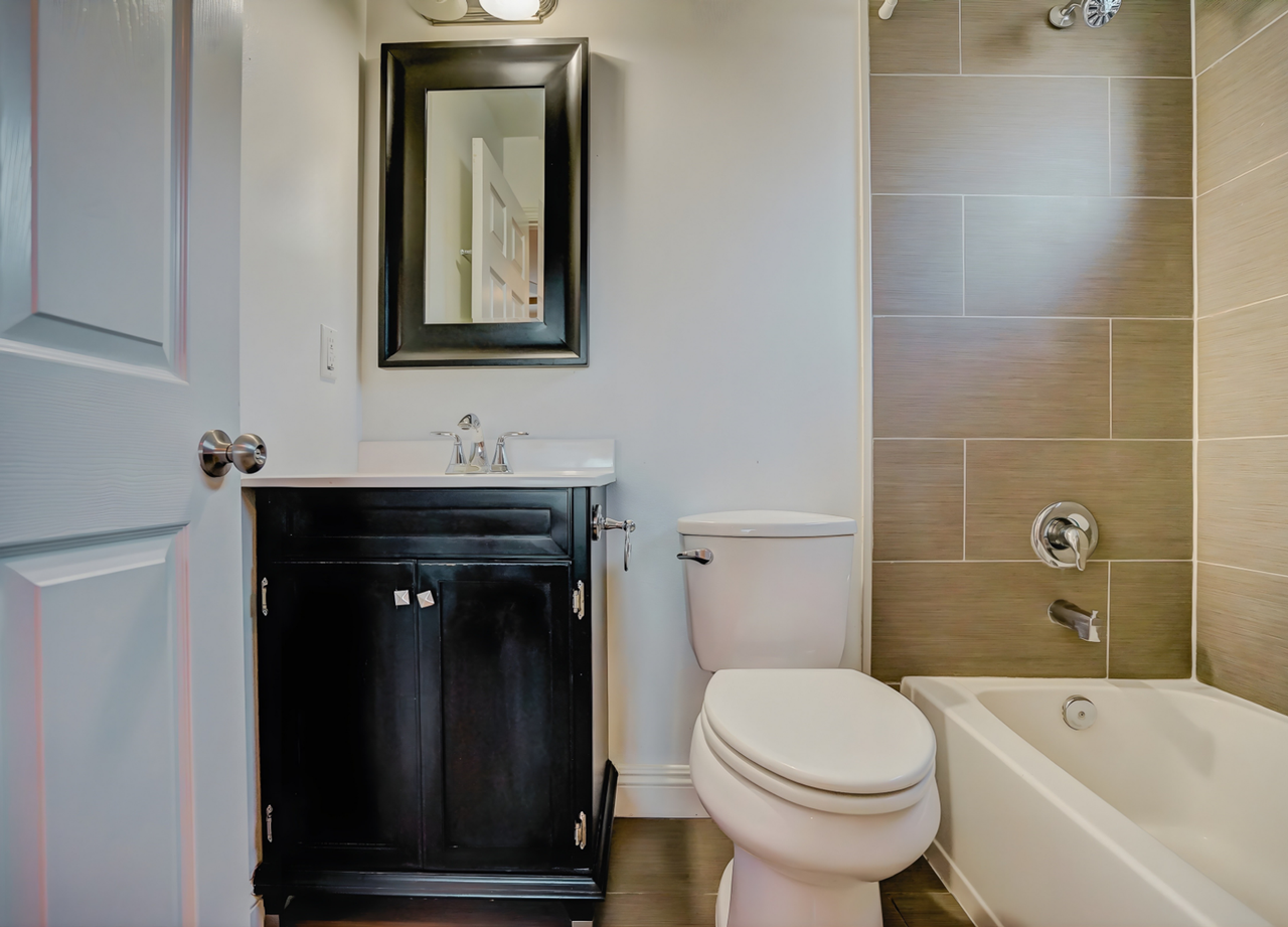 Three Bedroom Townhome within Walking Distance to USC! - Photo 4 of 8