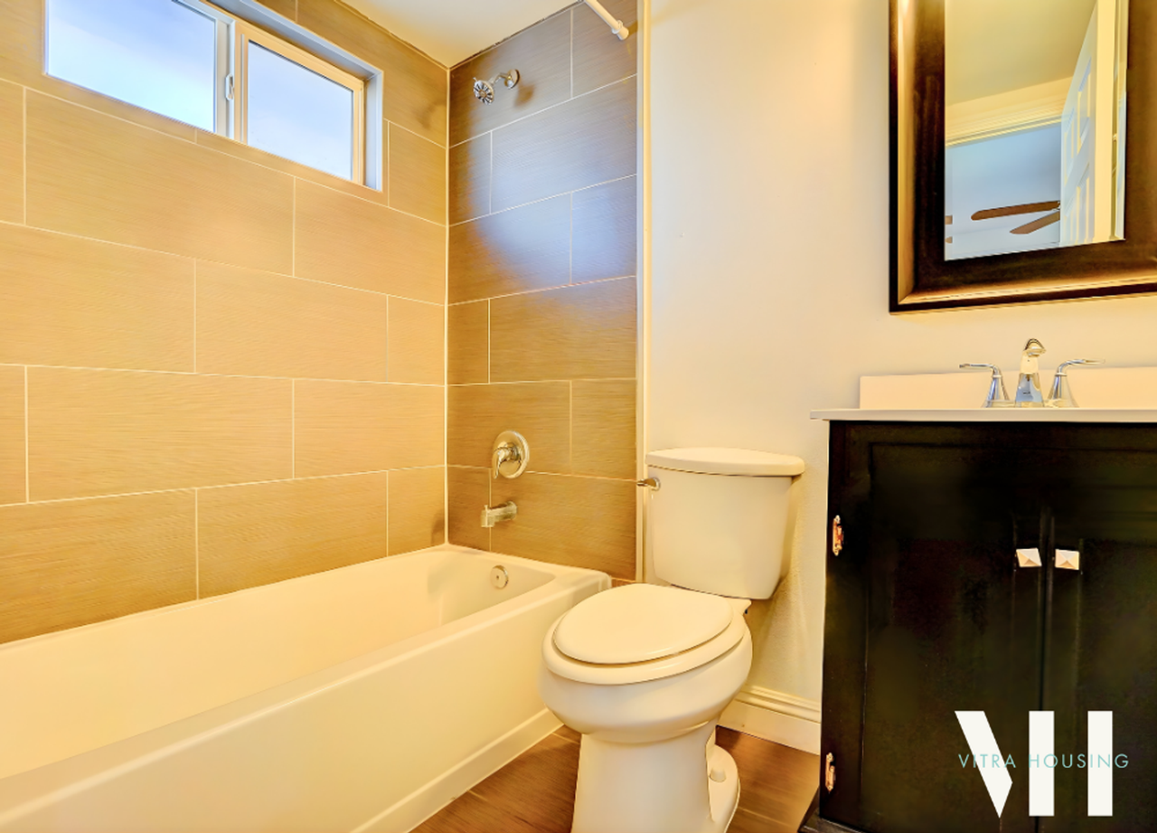 Three Bedroom Townhome within Walking Distance to USC! - Photo 5 of 8