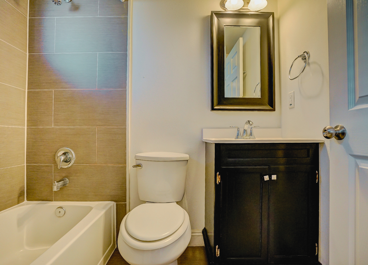 Three Bedroom Townhome within Walking Distance to USC! - Photo 7 of 8