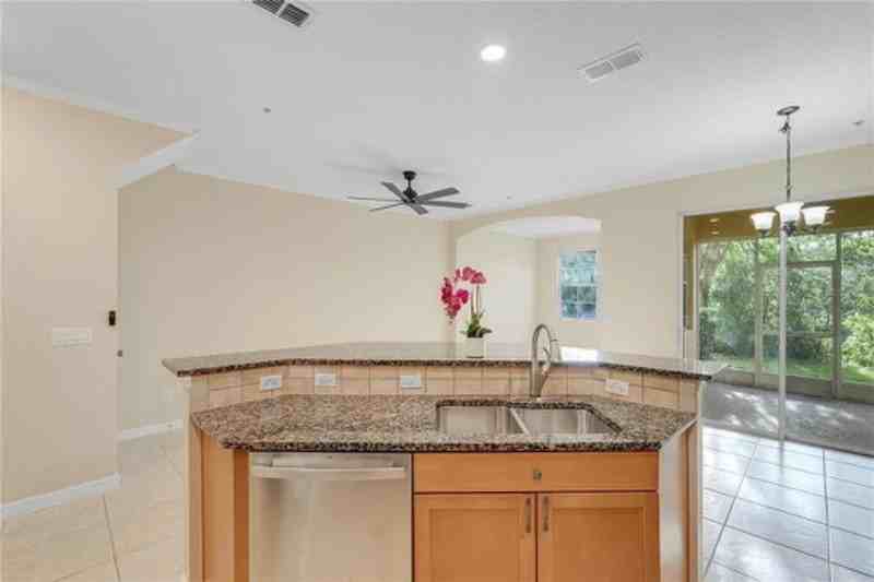 839 Assembly Ct - Photo 6 of 24