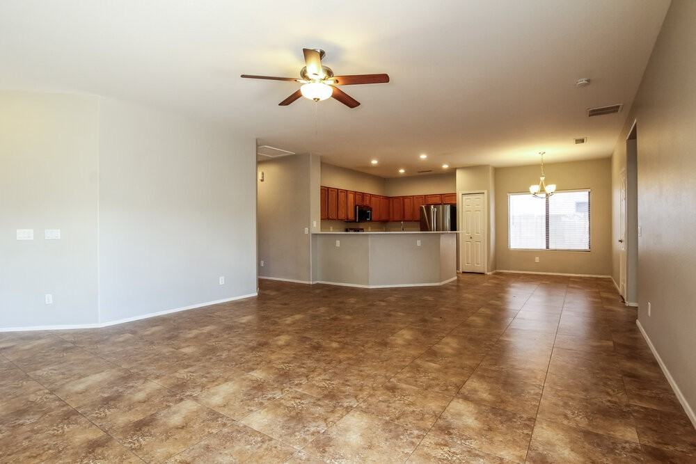 505 W Del Rio Ln - Photo 4 of 16