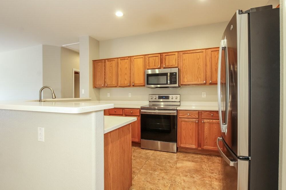 505 W Del Rio Ln - Photo 6 of 16