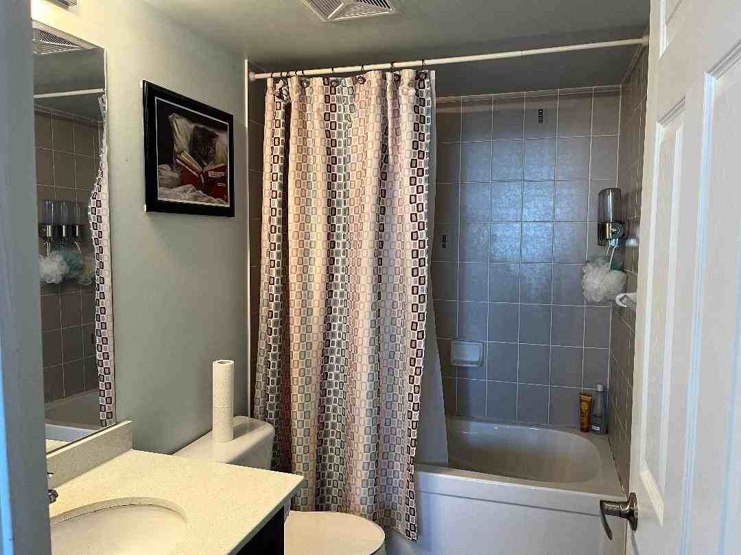 Yonge St & Hollywood Ave #2221 - Photo 3 of 9