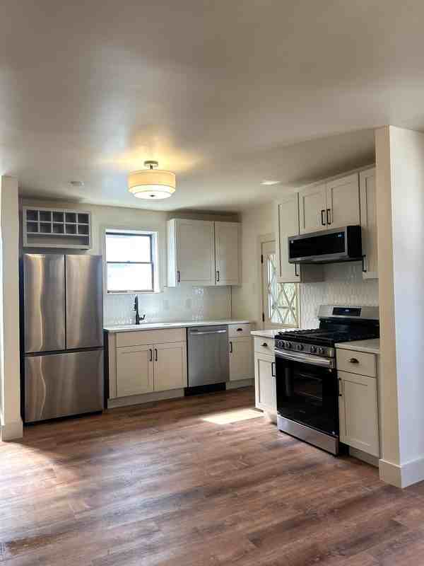 114 Augusta St - Photo 2 of 38