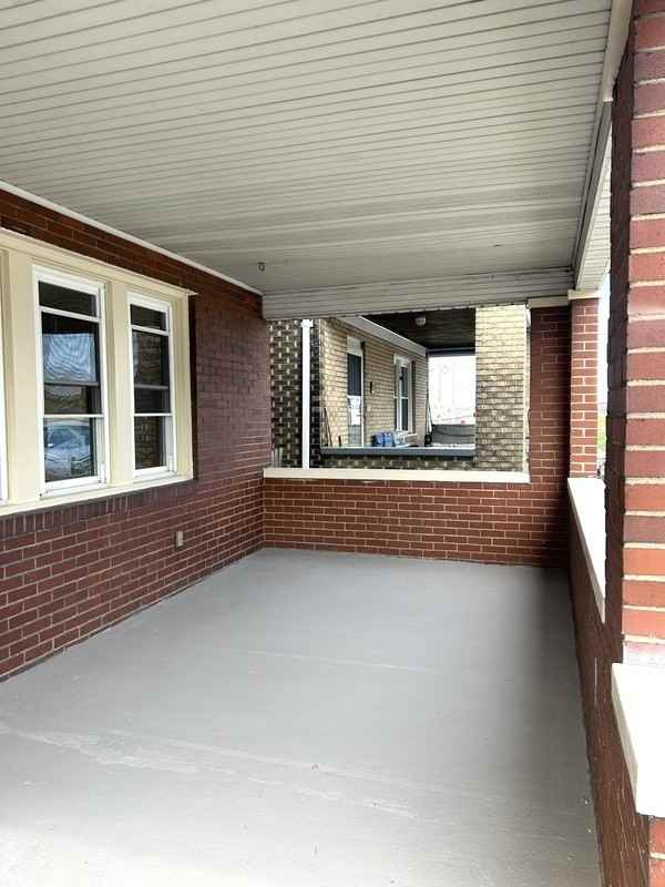 114 Augusta St - Photo 5 of 38