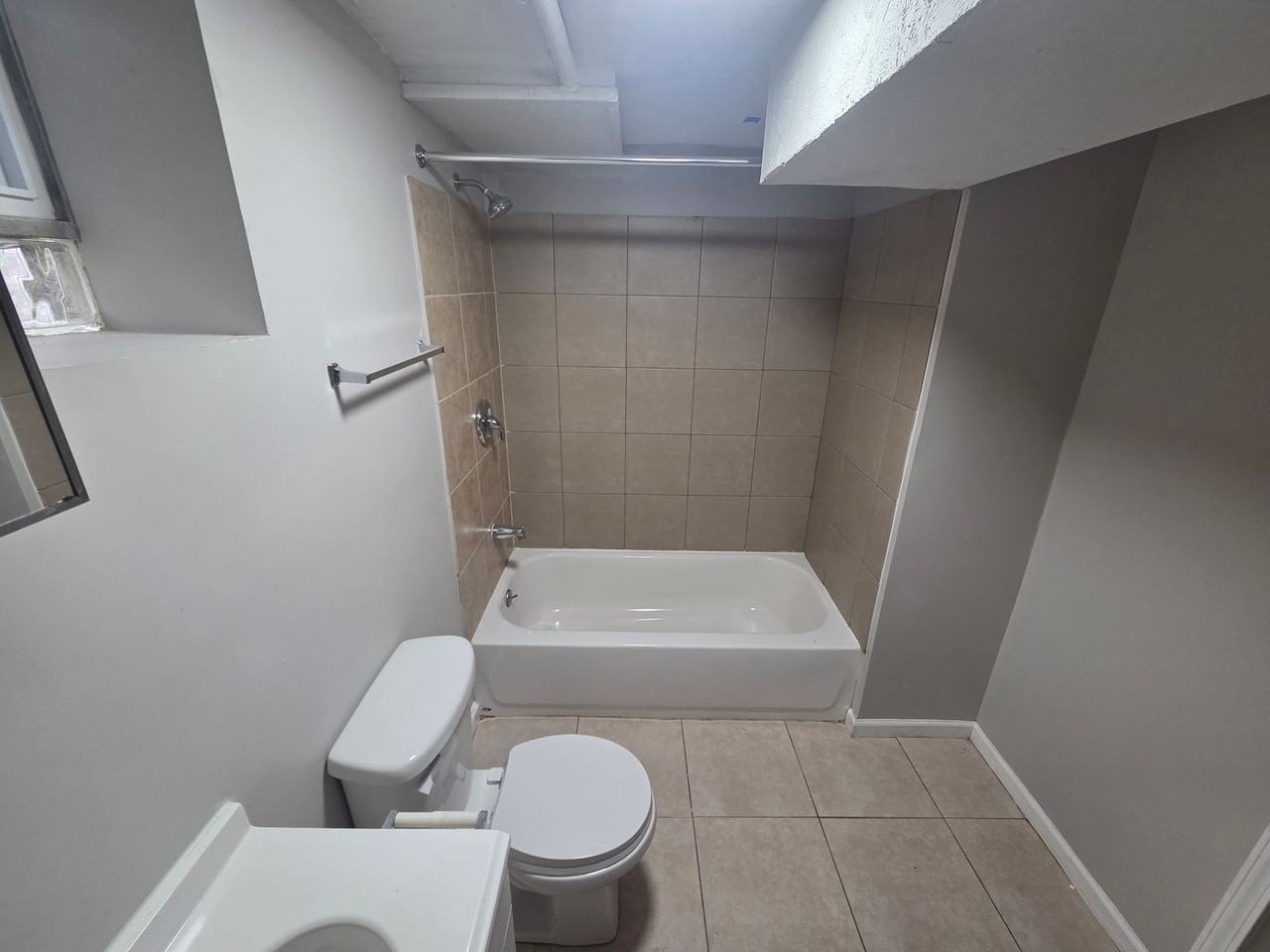 10511 S King Dr - Photo 5 of 34