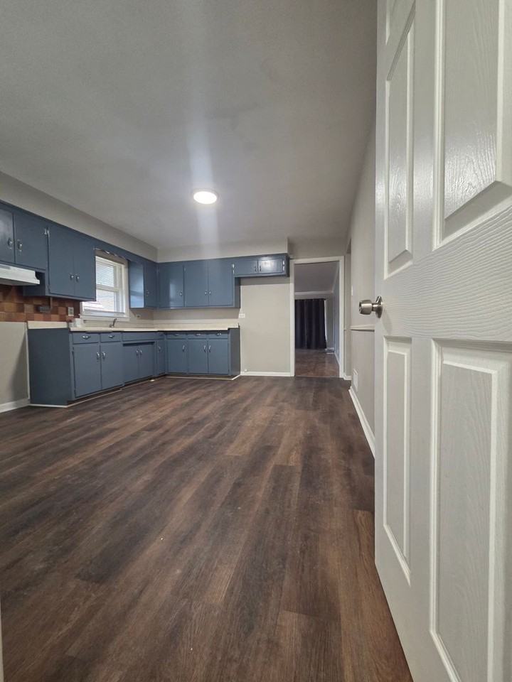 10511 S King Dr - Photo 7 of 34