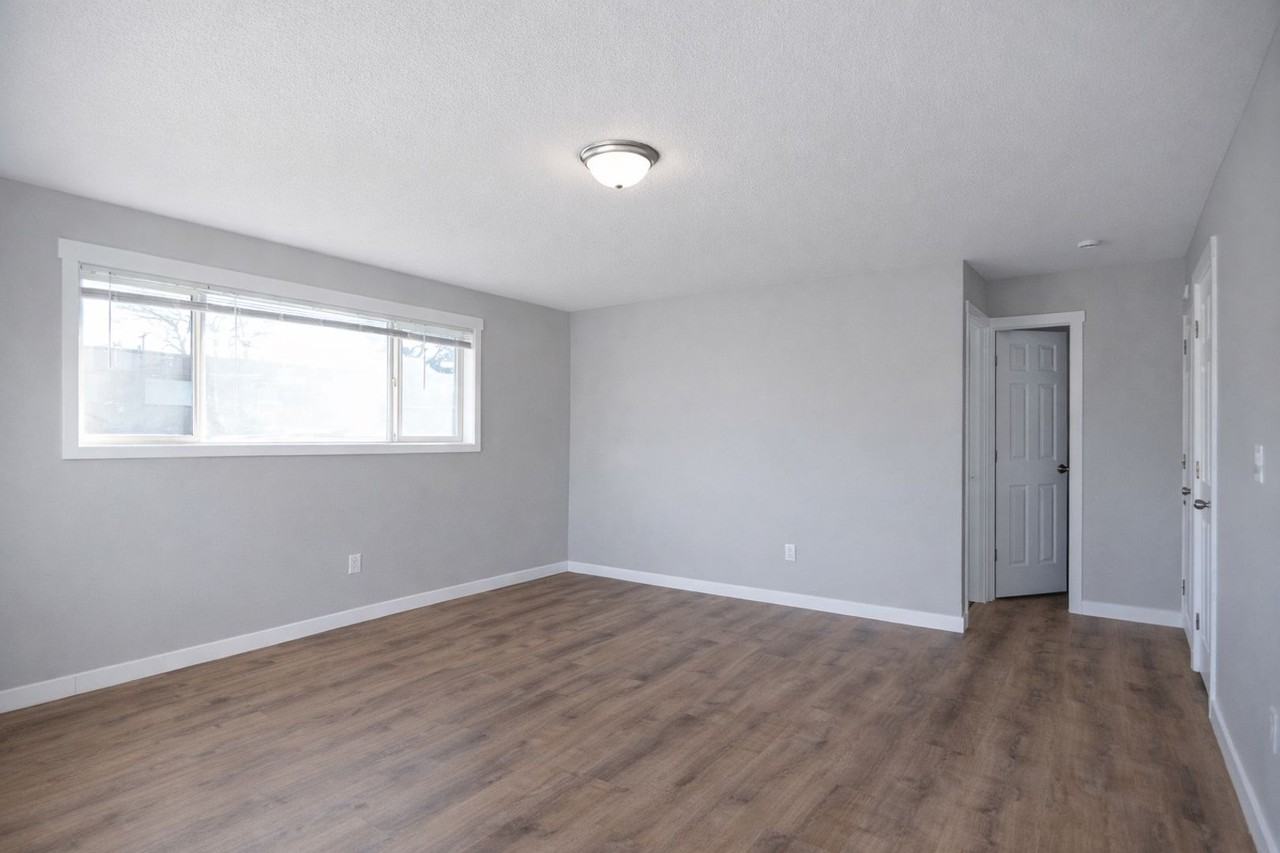 1410 E 30th St - Photo 4 of 15