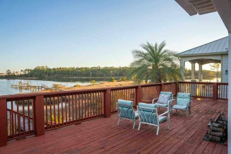 2572 Gulf Breeze Ave - Photo 4 of 27