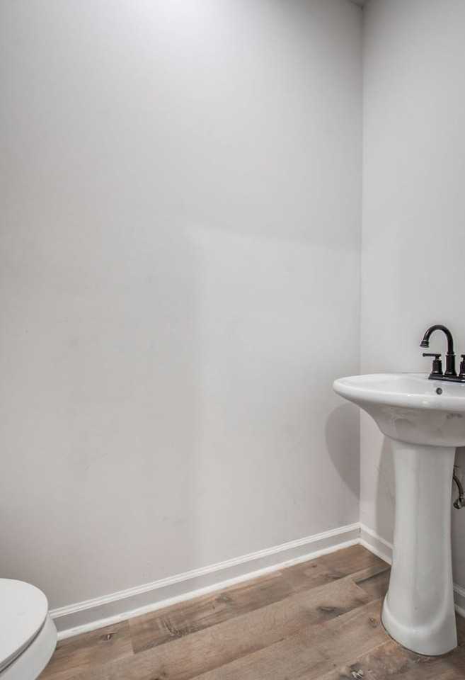 1781 Forest Ave - Photo 4 of 33