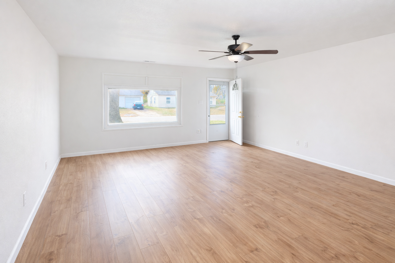 821 Saint Monica Dr - Photo 3 of 7