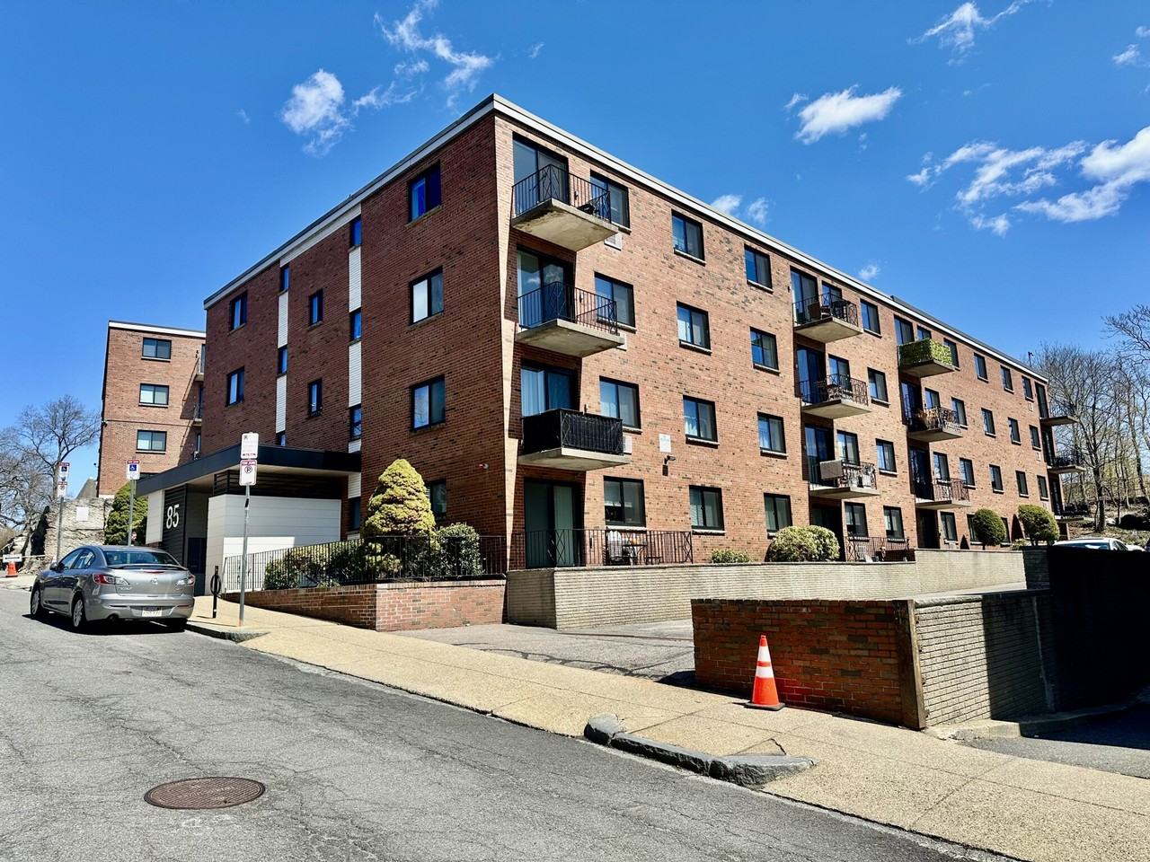 85 Sutherland Rd #25 - Photo 4 of 9