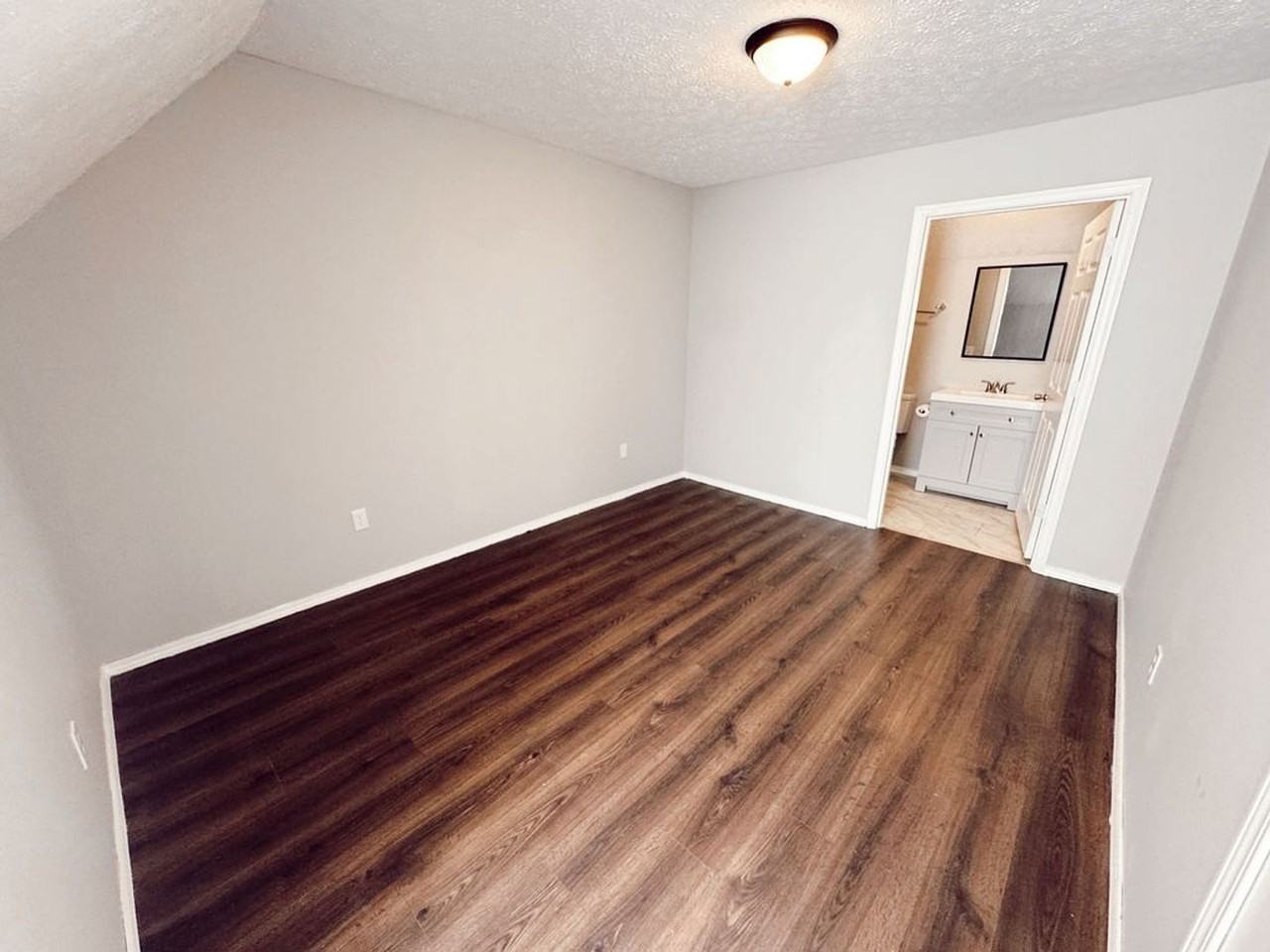 Valley View Apartments - Photo 4 of 28