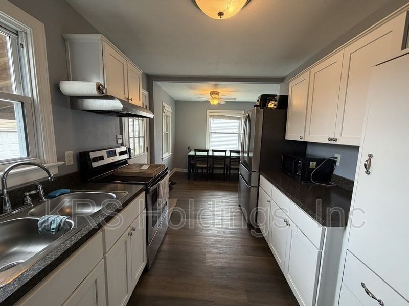 412 E Westmont Ave - Photo 3 of 12