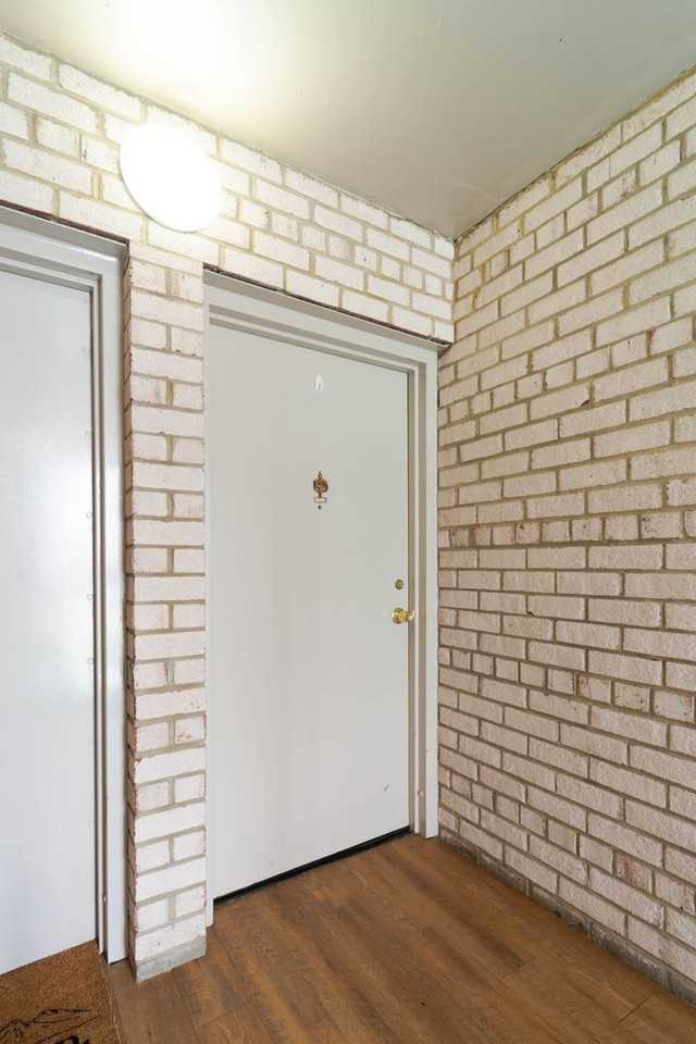 37 Canterbury Sq - Photo 3 of 25