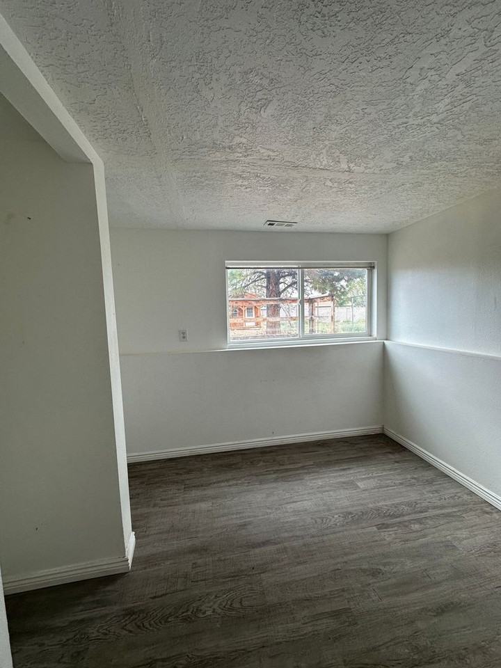 716 W Mountain View Dr - Photo 5 of 13