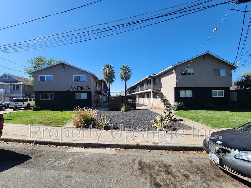 1558 Bridge St #10 - Photo 2 of 13