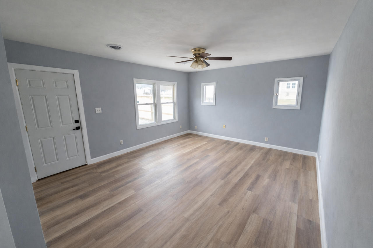 176 S Pence St - Photo 2 of 10