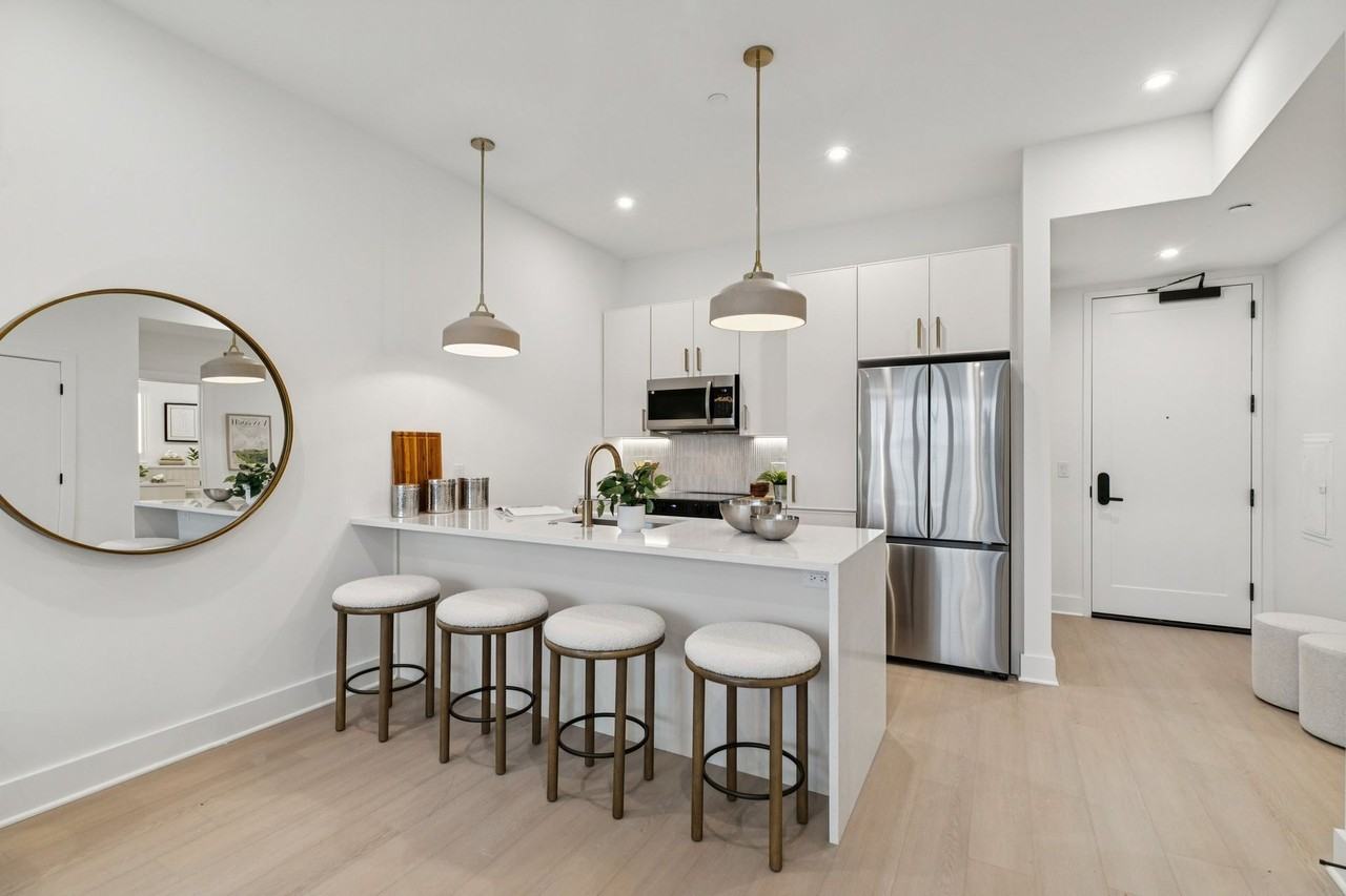 20 West - Photo 4 of 50