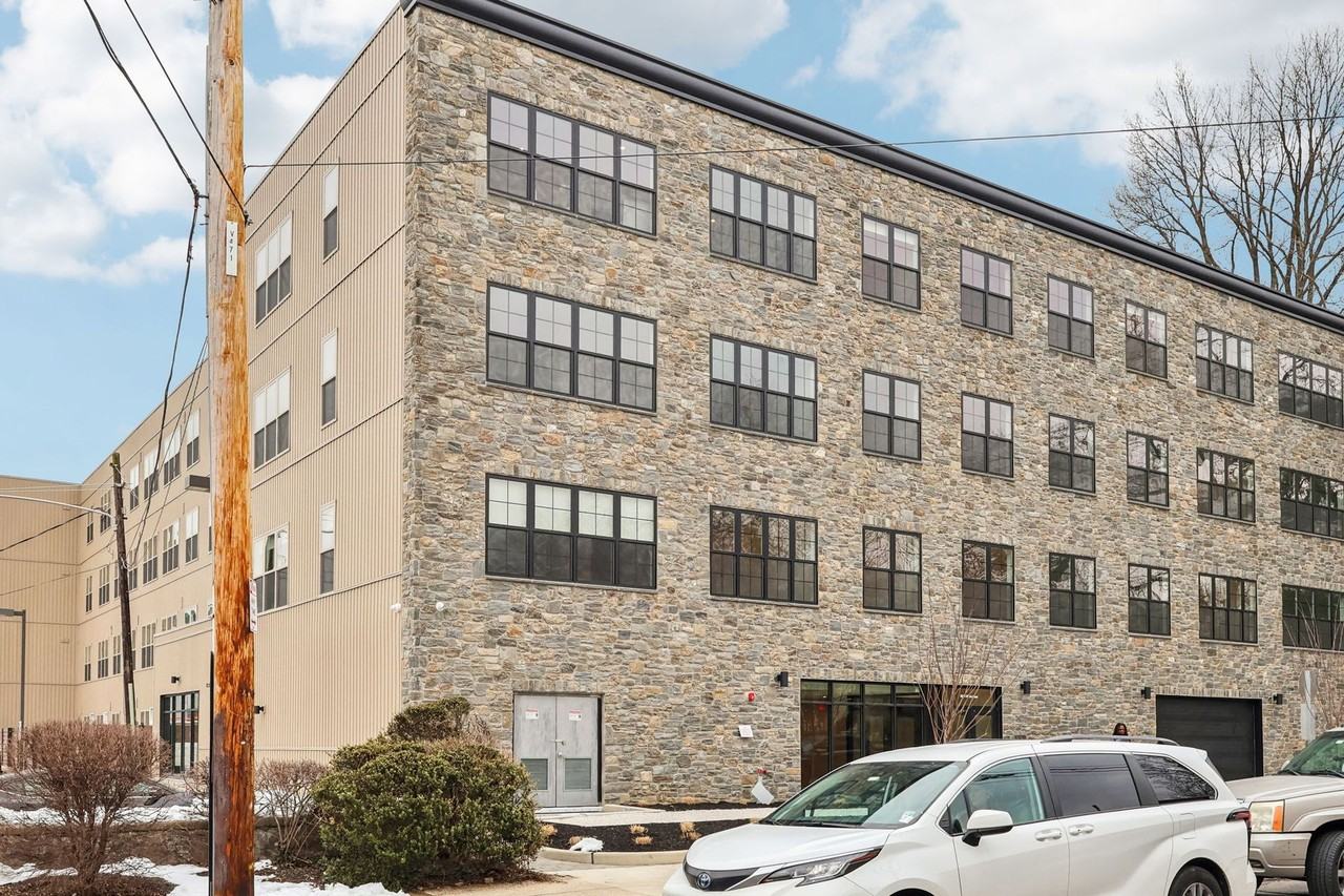 20 West - Photo 7 of 50