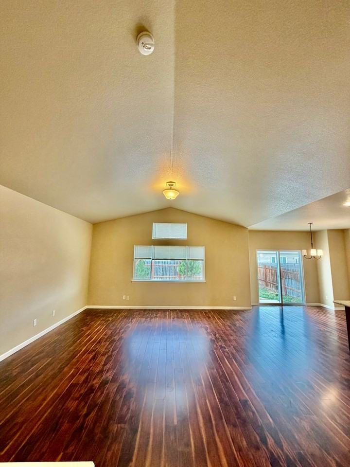 763 Settlers Dr - Photo 3 of 25