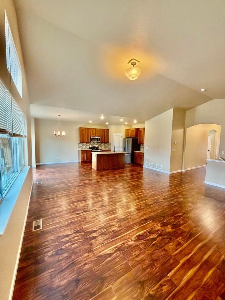 763 Settlers Dr - Photo 4 of 25